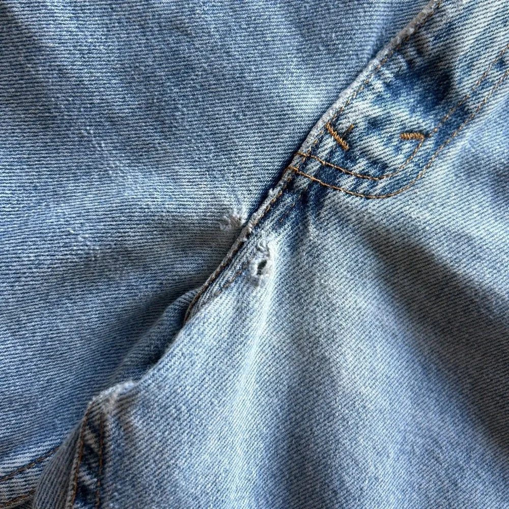 Vintage 90s Levis 560 Jeans Mens 38x30 Blue Light Denim Loose Fit Tapered USA